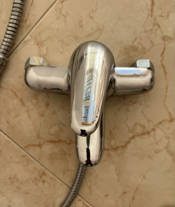 2 Torneiras com chuveiro