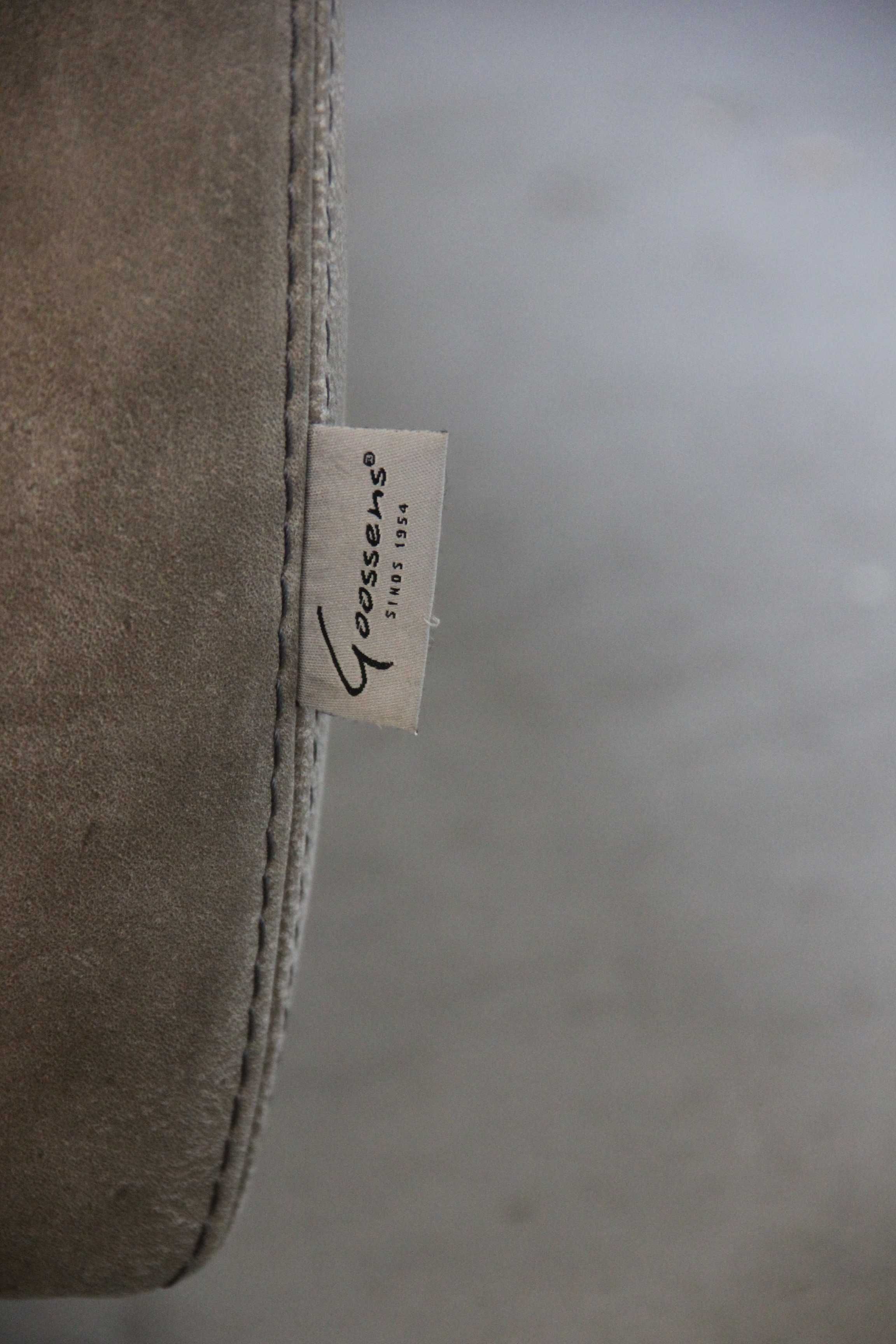 Шкіряний сірий диван від німецького бренду Goossens