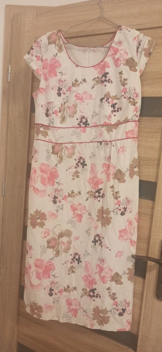 Sukienka w kwiaty w rozmiarze XL/2XL