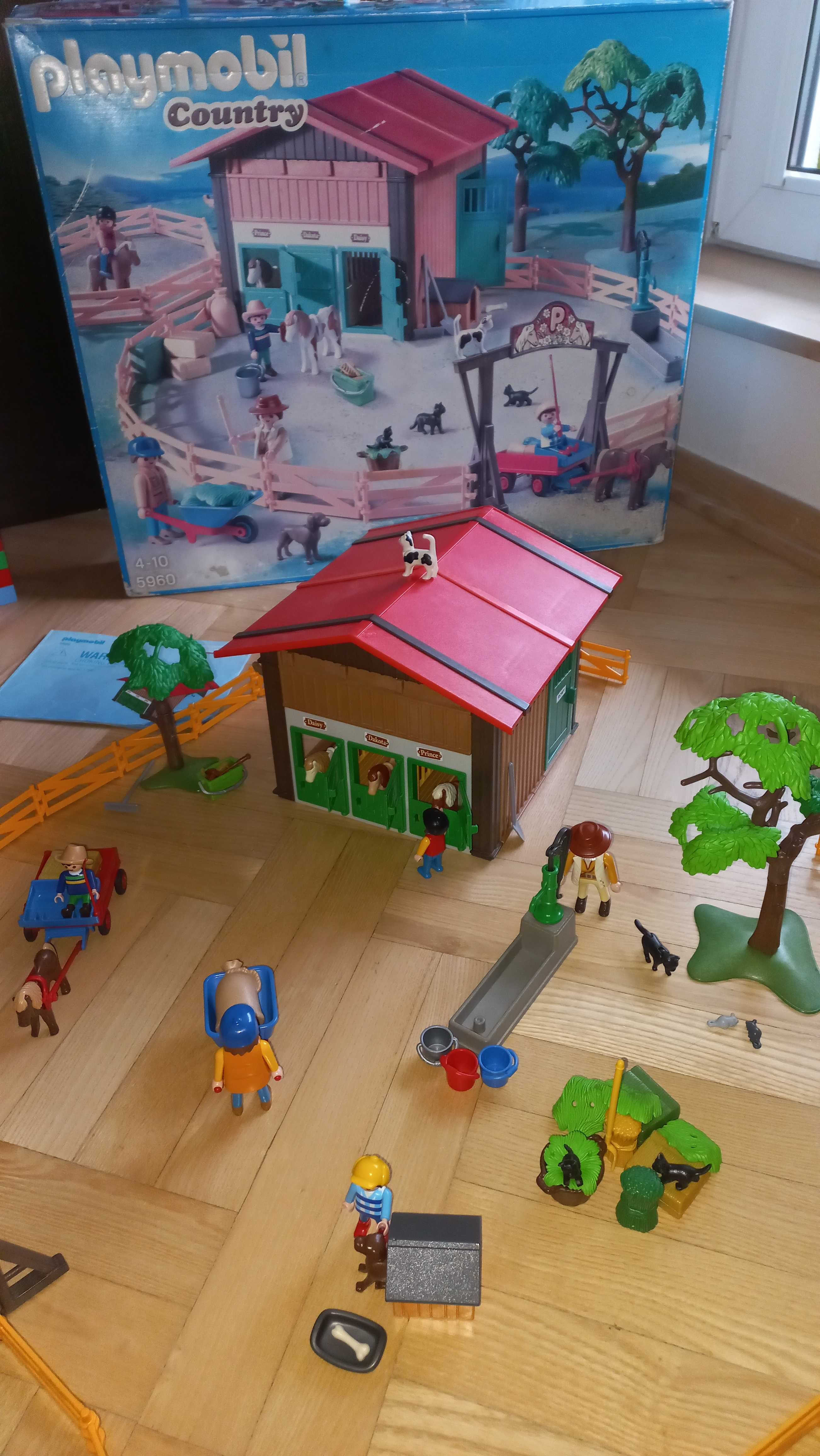 PLAYMOBIL country 5960 stadnina koni farma