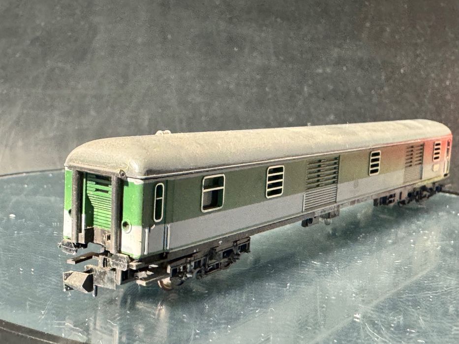 Вагоны пассажирские для макета  Minitrix