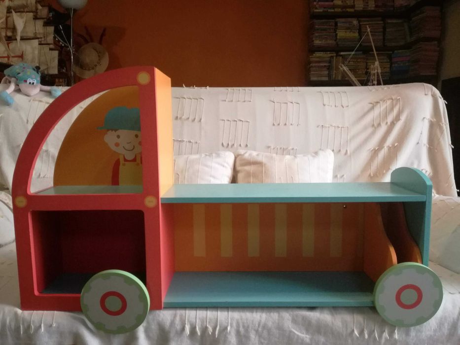 Prateleira de parede infantil