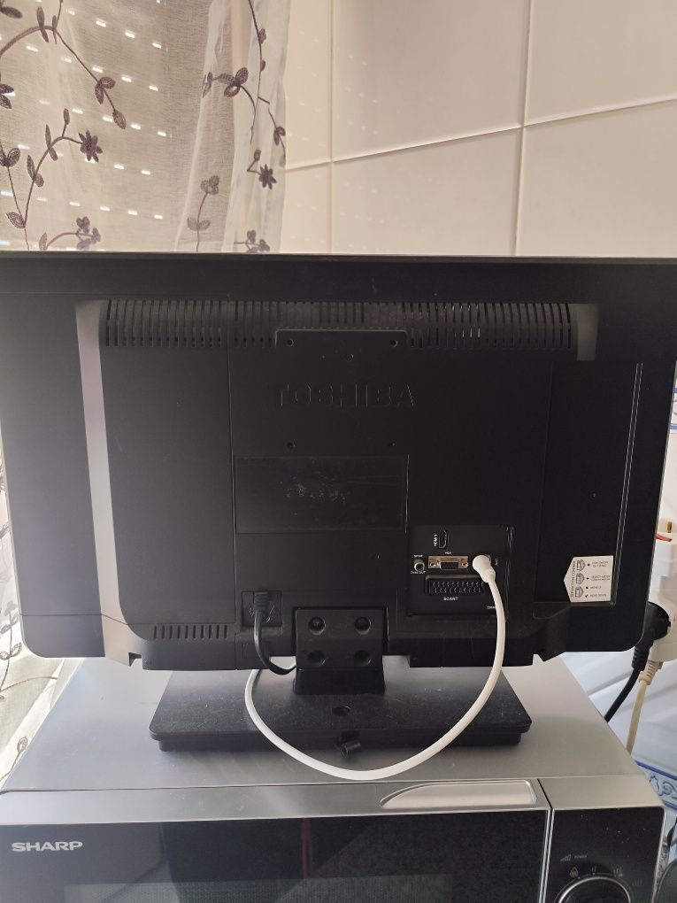 TV  Toshiba  52cm