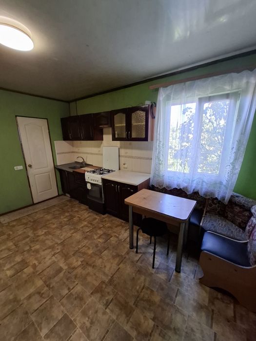 Сдам в Суворовском Р-не Крыжановка 3-х комн.квартира на земле на 2 эт.