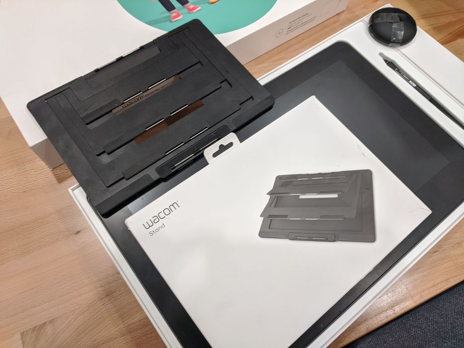 Mesa Digitalizadora Cintiq Pro 16 (4k) (Usb-c) + Stand Official