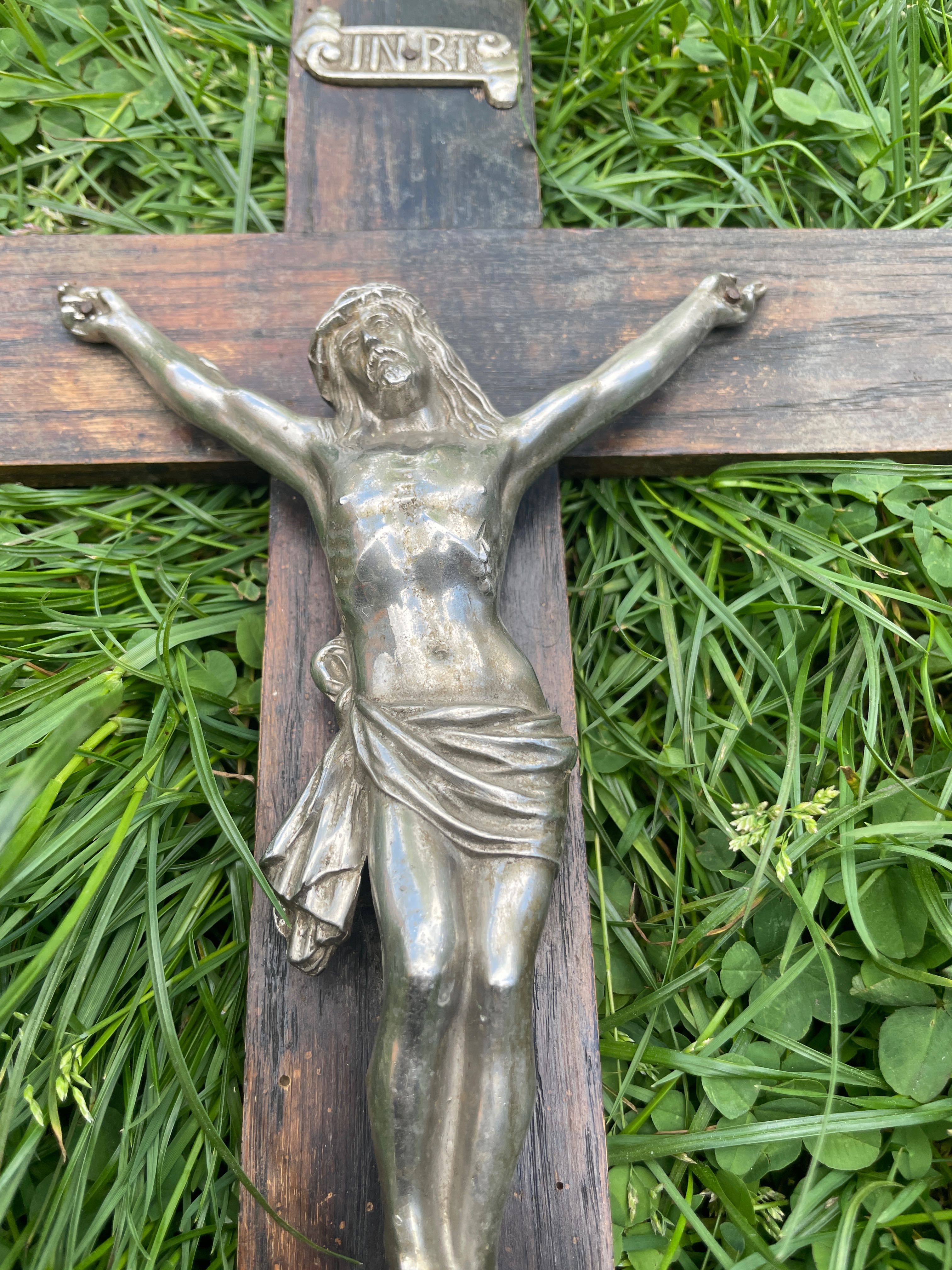 Stary drewniany krzyż na ścianę