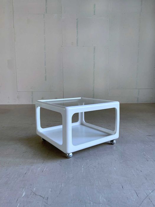 Mobilny stolik kawowy firmy Horn, desing Peter Ghyczy