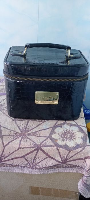 Косметичка-Б'ютікейс від Оріфлейм.В гарному стані.