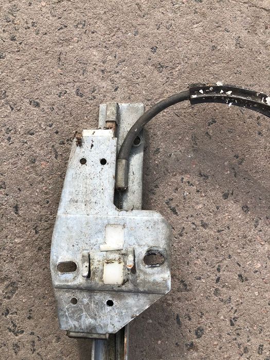 Продам стіклопідцомникм та стекла дверей до дверей фолцваген б4