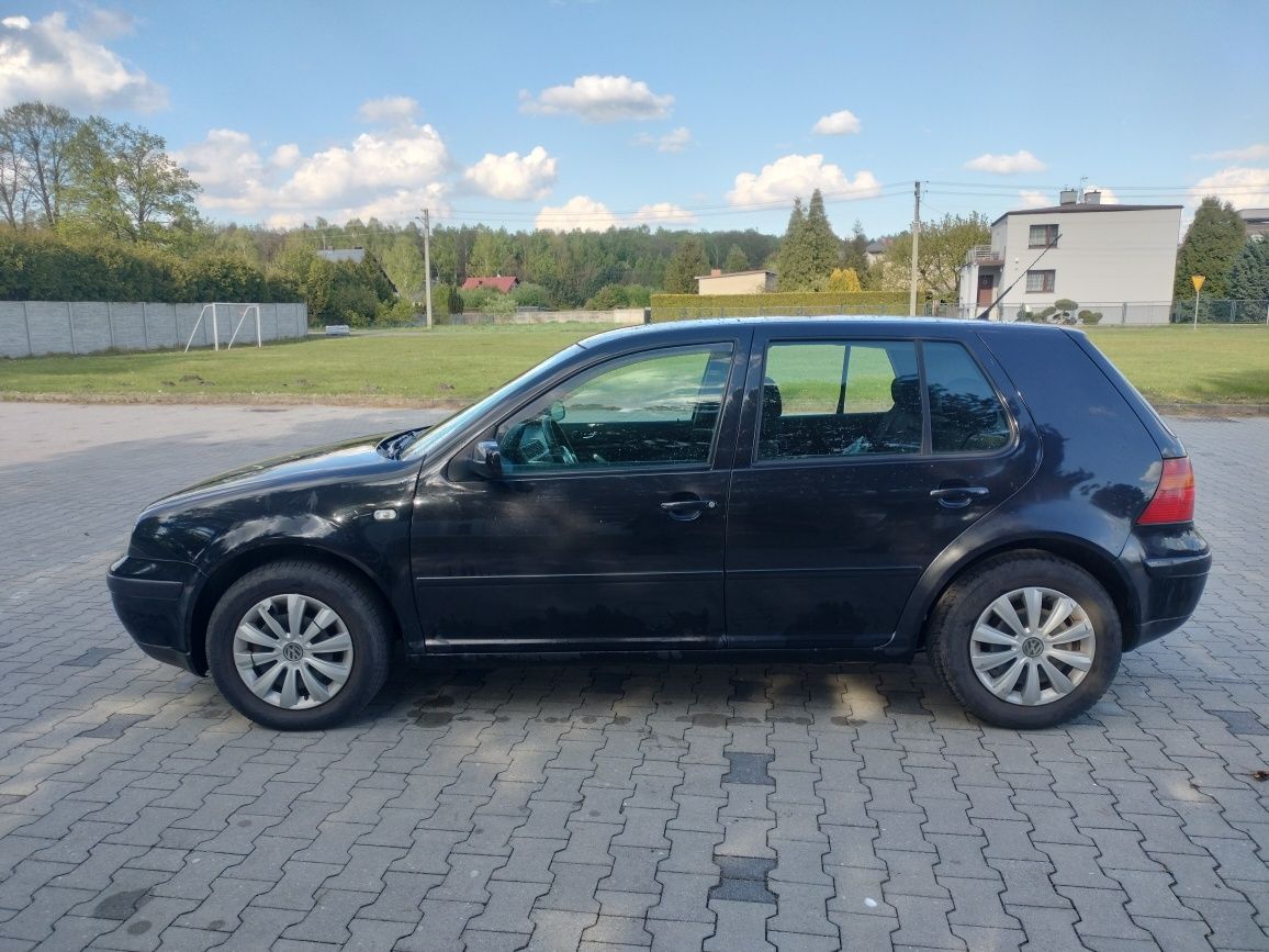 VW Golf 1.9 tdi hak/klima