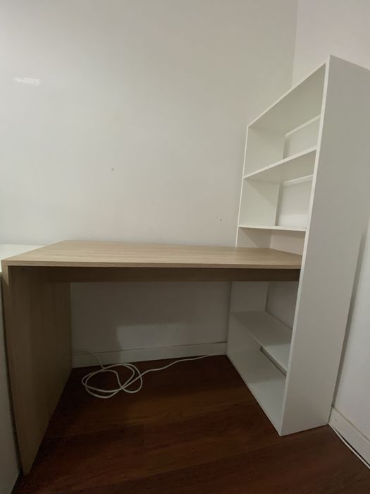 Mesa (a escrivaninha)