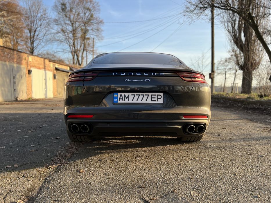 Porsche Panamera 4S