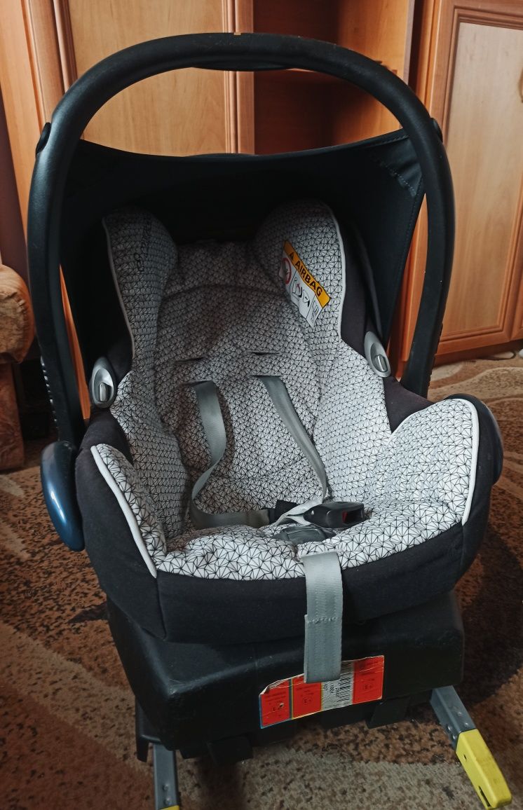 Fotelik MAXI COSI + baza isofix + adaptery