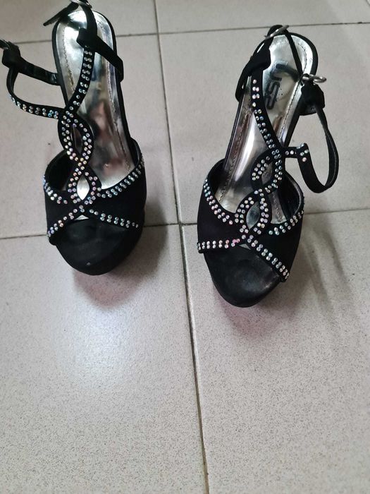 Sapato para Senhora Preto C/ Brilhantes - Tamanho 37