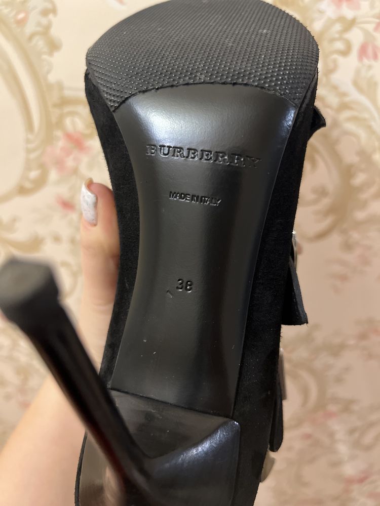 Ботильйони Burberry