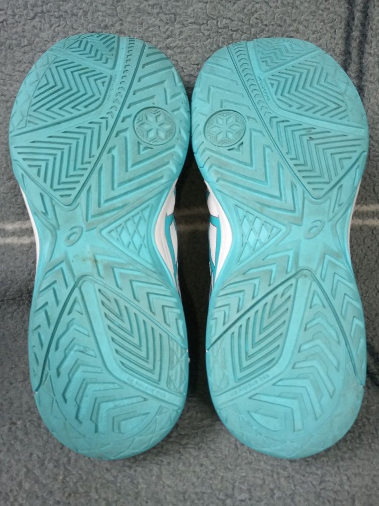 39(25) Asics Upcourt 4