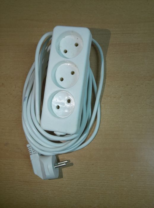 Listwa zasilająca przedłużacz rozdzielacz 4,5 m 3 gniazda