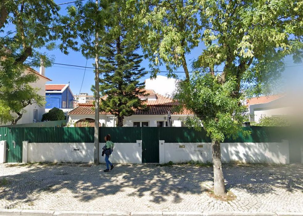 Moradia T2 + 2 Moradias para Requalificar + T1 Remodelado Independente