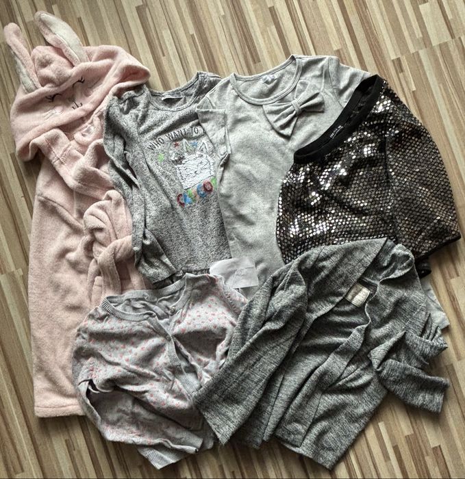 Paka ciuszki r.122 (6sztuk) sukienki, szlafrok, spódniczka, swetry