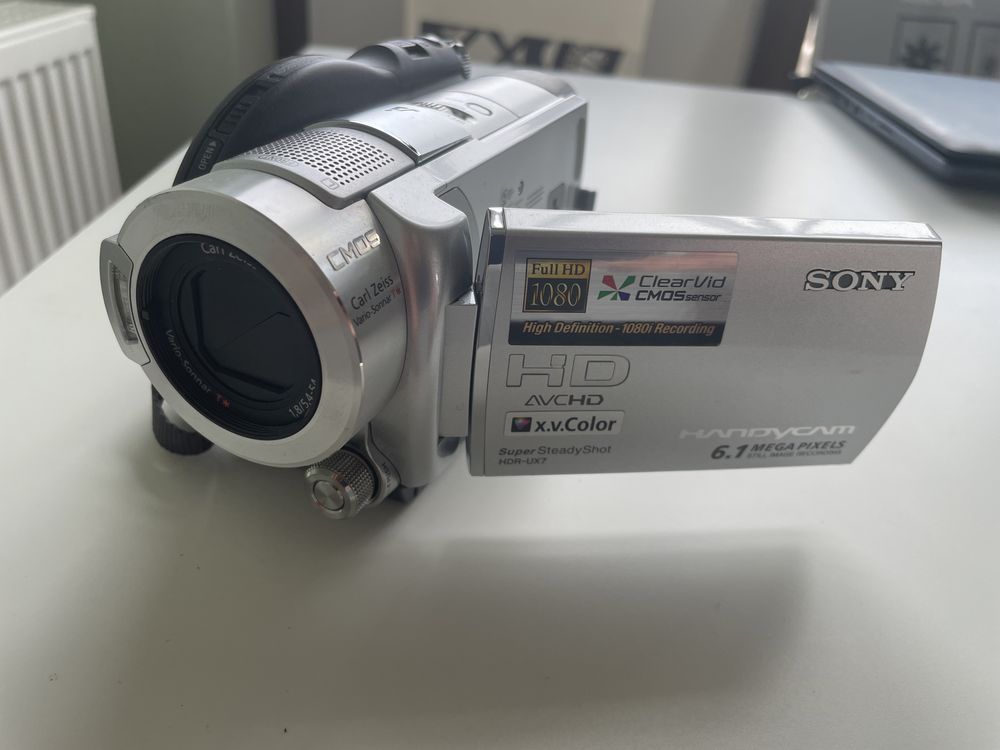 Відеокамера Sony HDR-UX7