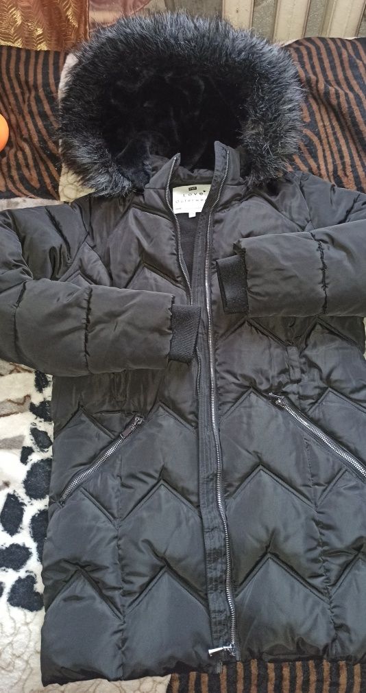 Зимова куртка для дівчини