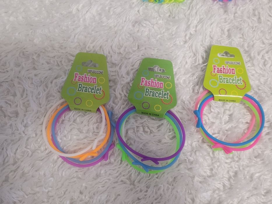 Bransoletki dla dziewczynki. Cena za 30 szt..