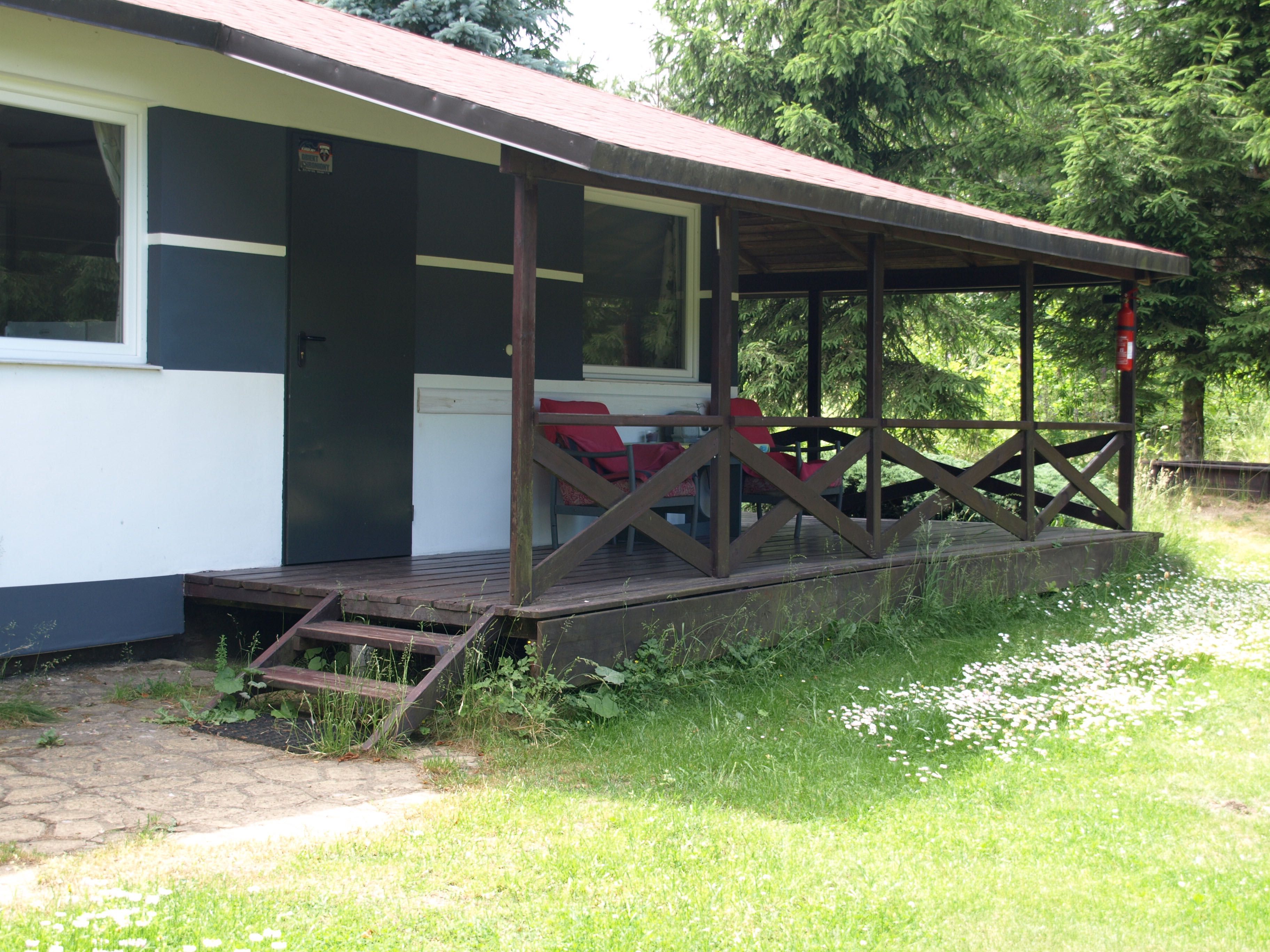 Kaszuby domek w lesie z bardzo duża zalesioną działką, wieś Struga