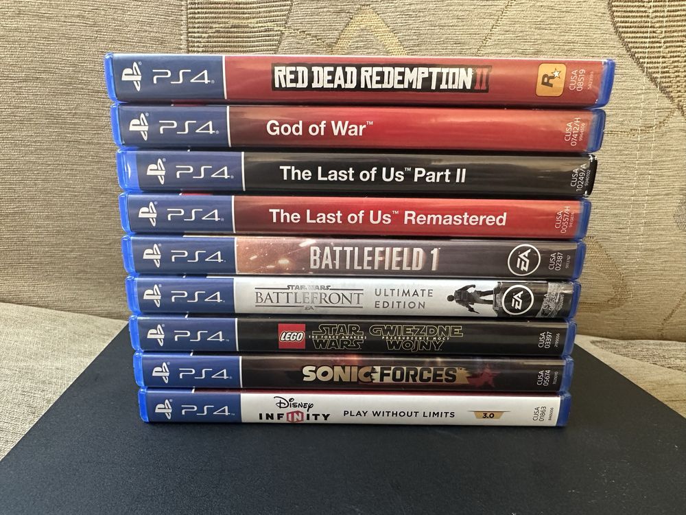 PS4 Slim 1TB 2 pady 9 gier