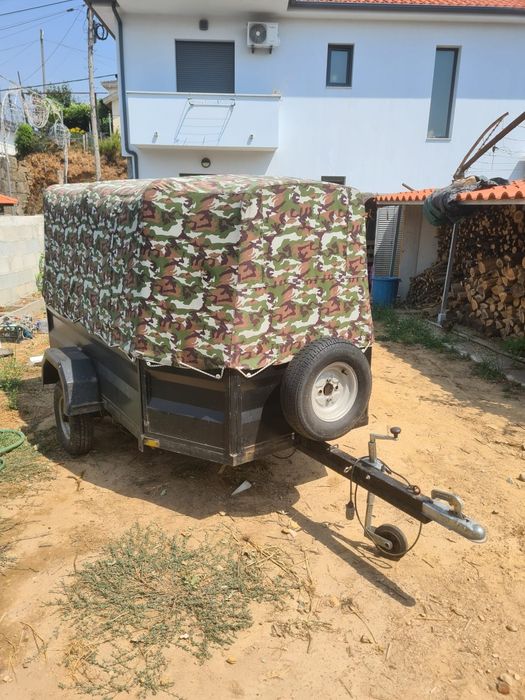 Reboque multifuncional.