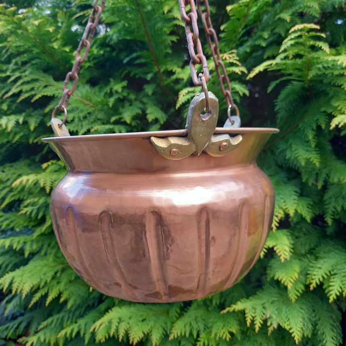 Duża miedziana osłonka doniczka do zawieszenia