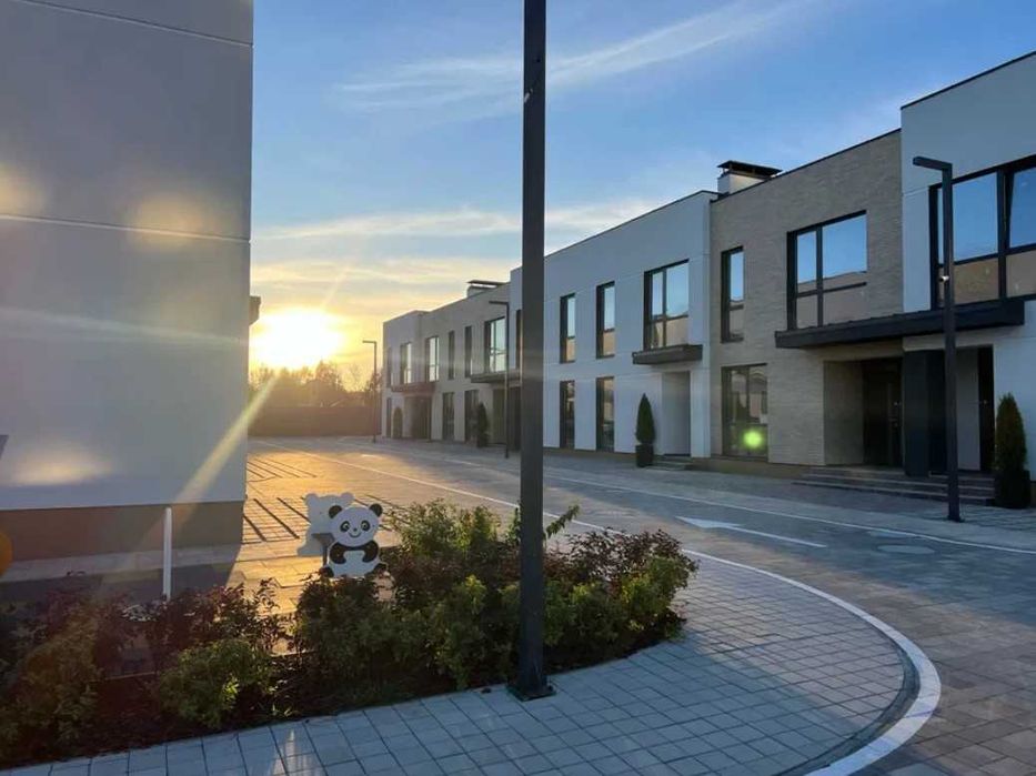 Продам з наповненням 4х к. таунхаус 104 кв.м. з власним підвалом.