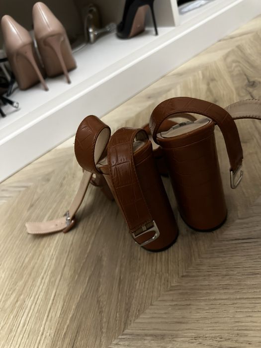 Босоніжки на каблуку - платформі , натуральна шкіра jimmy choo