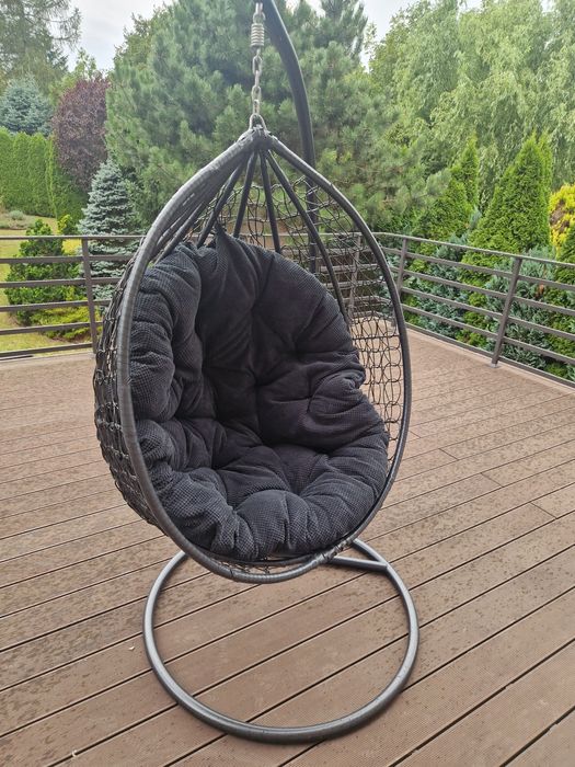Kokon, fotel ogrodowy bujany z poduszką