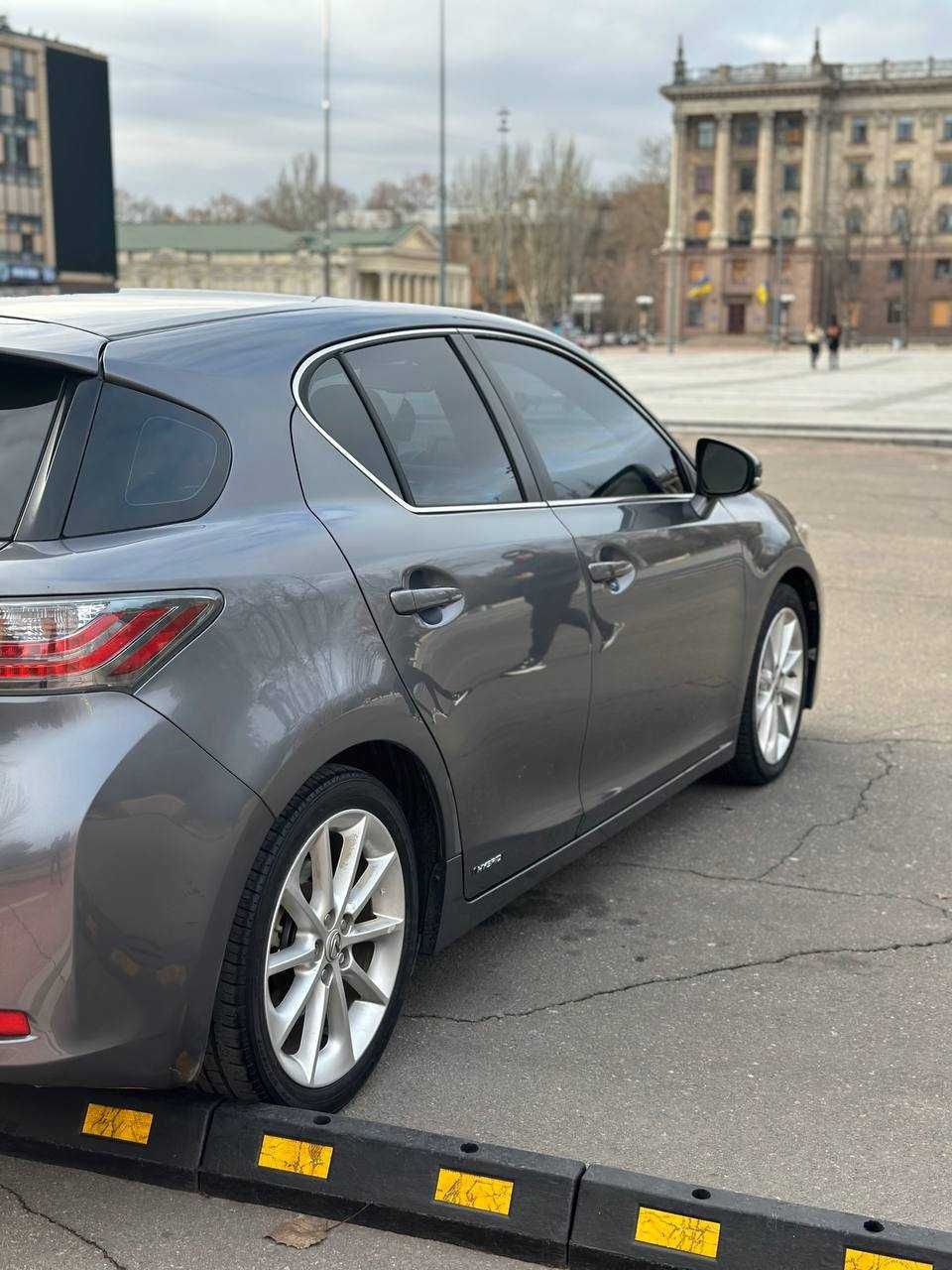 Lexus CT200h гибрид