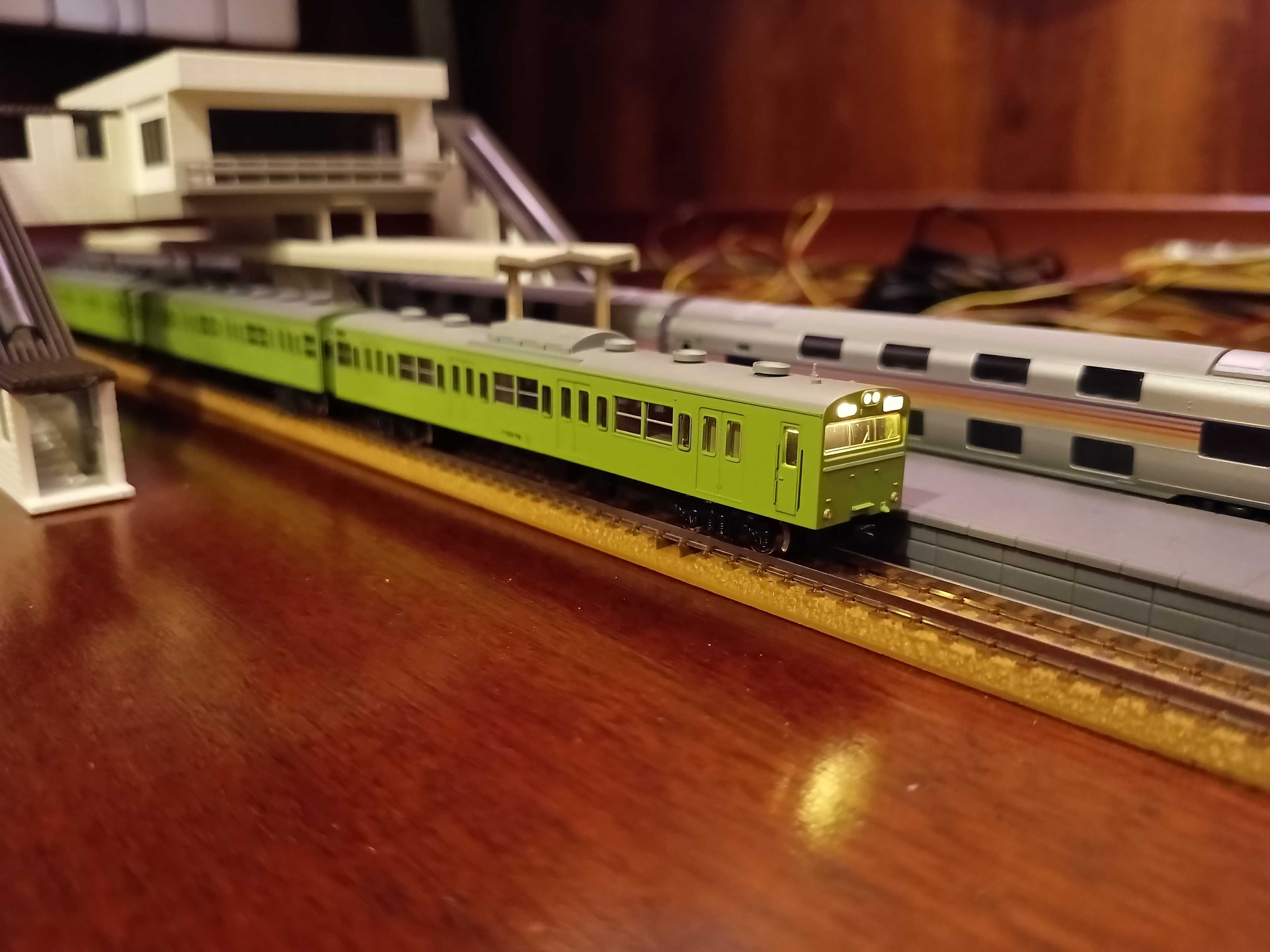 Міський електропоїзд Kato JNR 103 series (виробництво Японія)