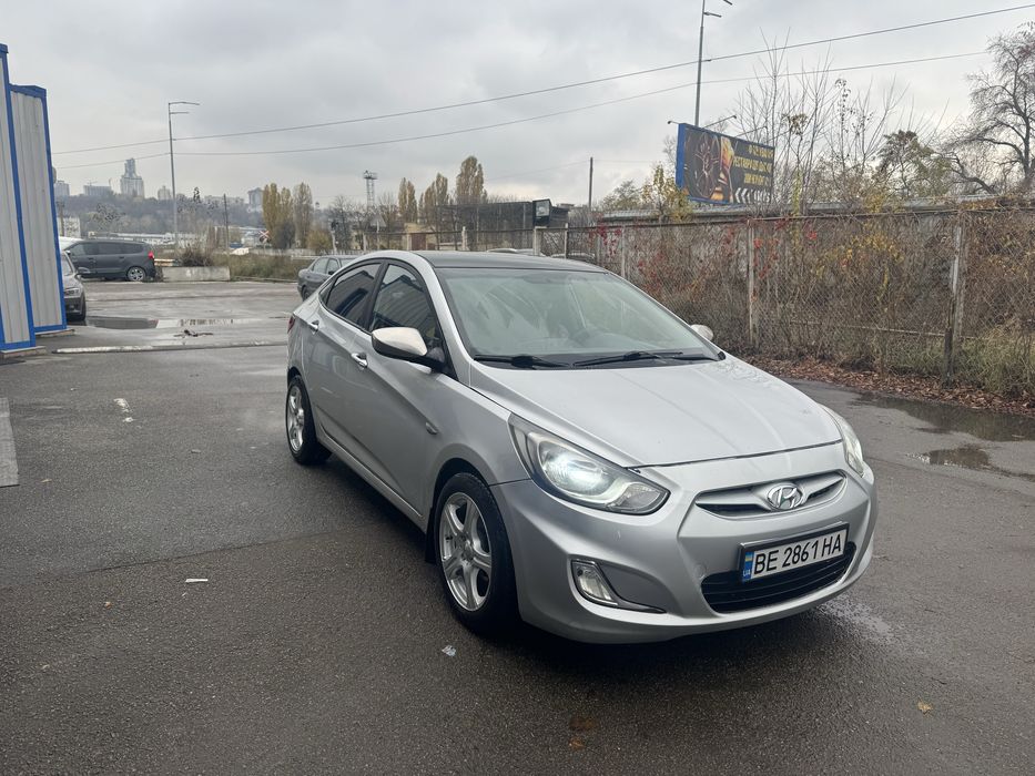 Hyundai accent rb 2012 avtomat