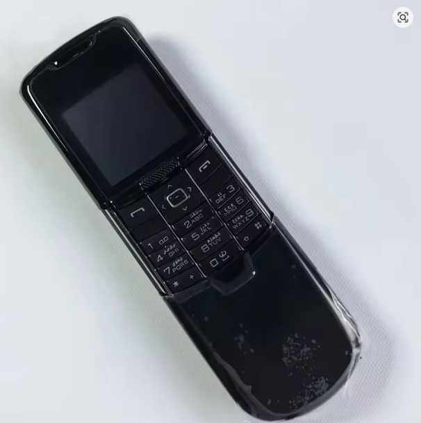 Культовий мобільний телефон слайдер Nokia 8800, родом з 2005 року