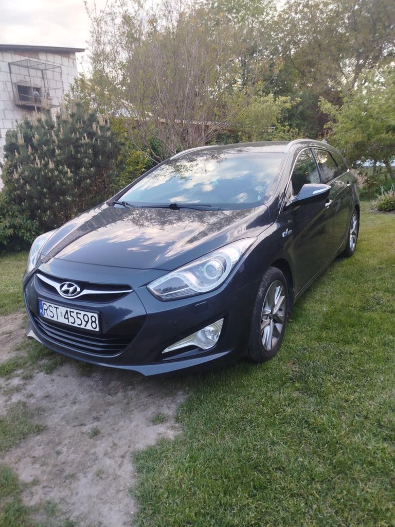 Hyundai I40       .