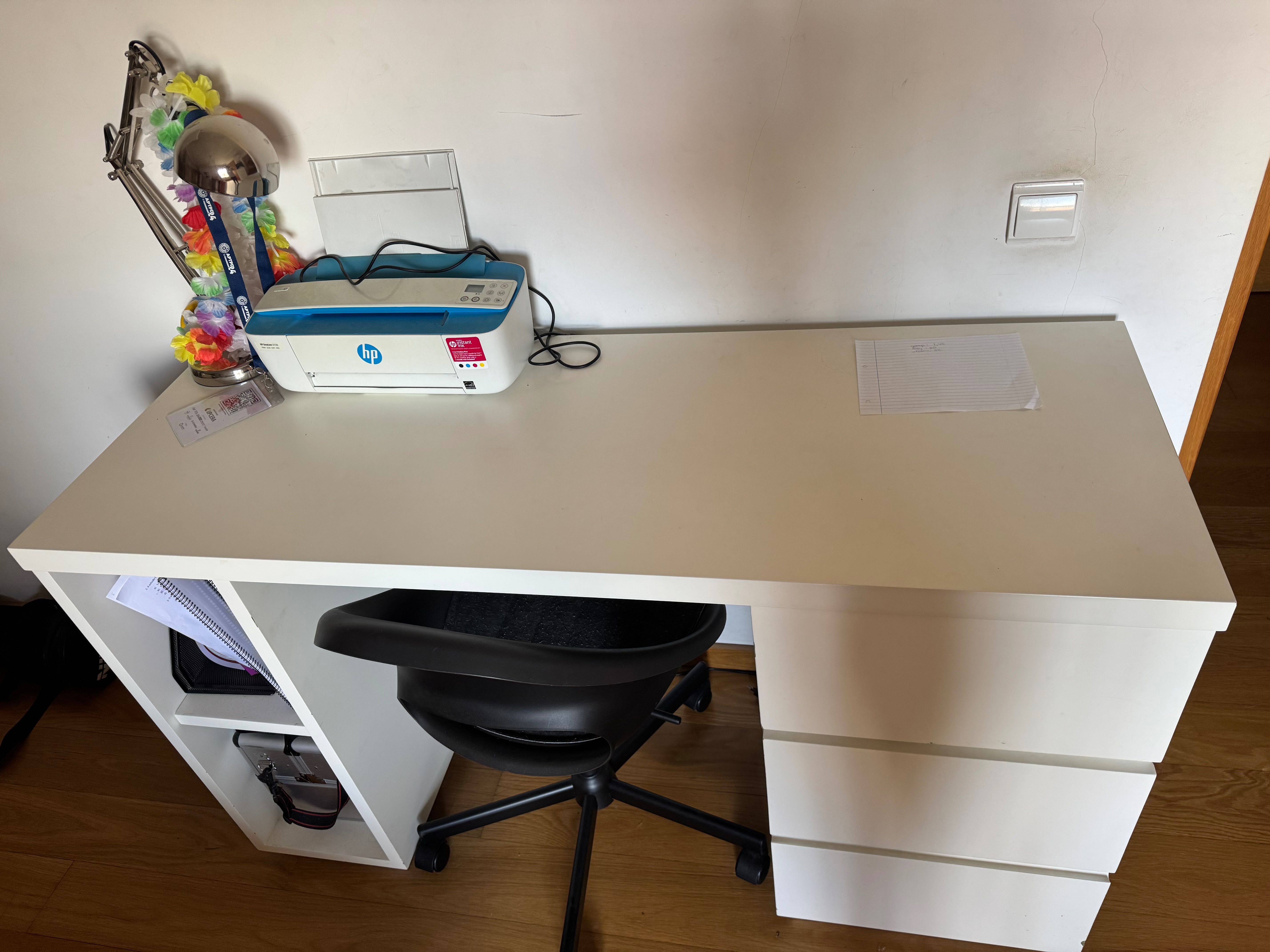 Secretaria com arrumação