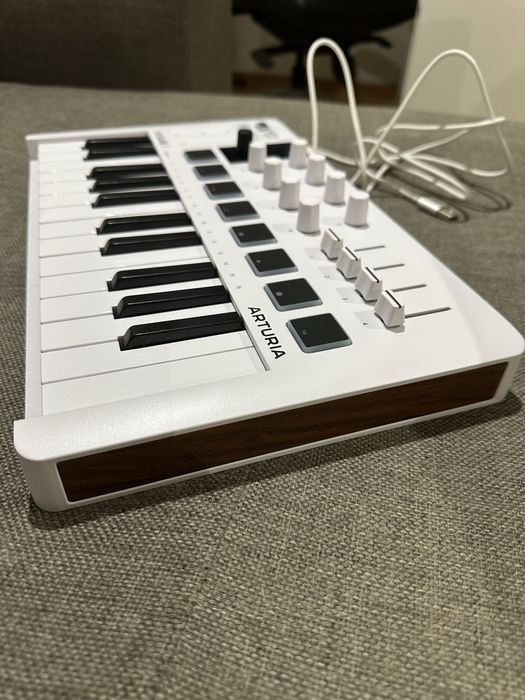 Controlador MIDI Arturia MiniLab 3 (novo)