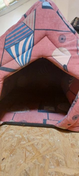 Materiałowa buda dla psa