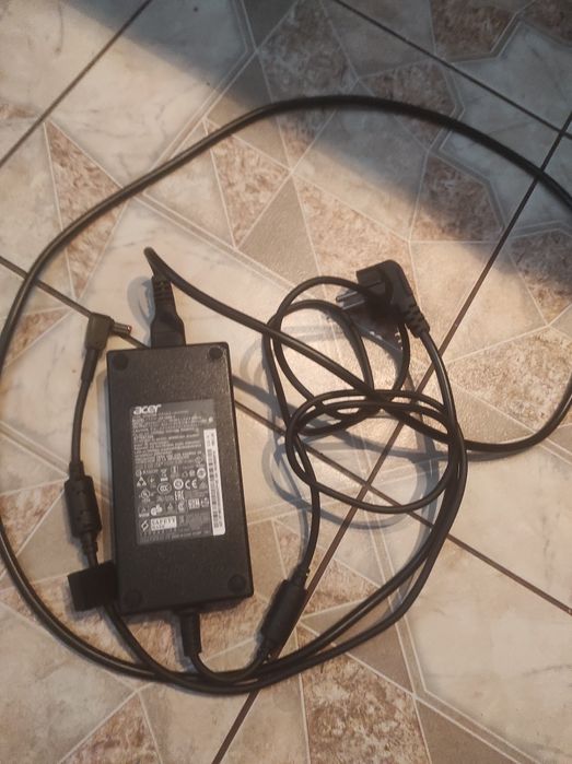 Зарядний пристрій для ноутбуків