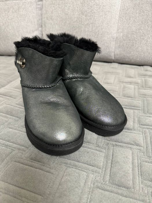 Шкіряні зимові черевики UGG