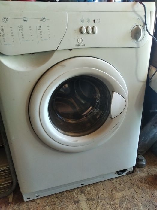 Продам стиральную машину ,индезит на запчасти