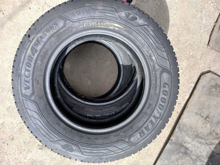 A43. GOODYEAR VECTOR 4S 235/65/16C opona pojedyncza