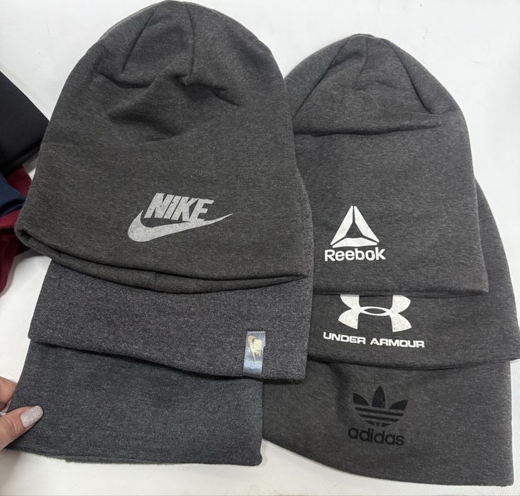 Тепла чоловіча  шапка