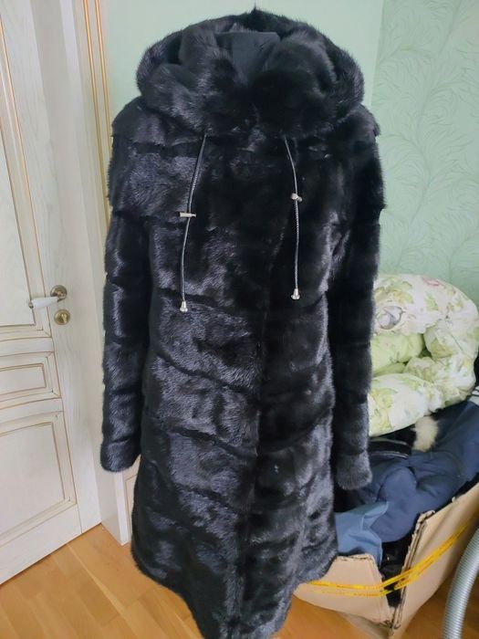 Продам норкову шубу