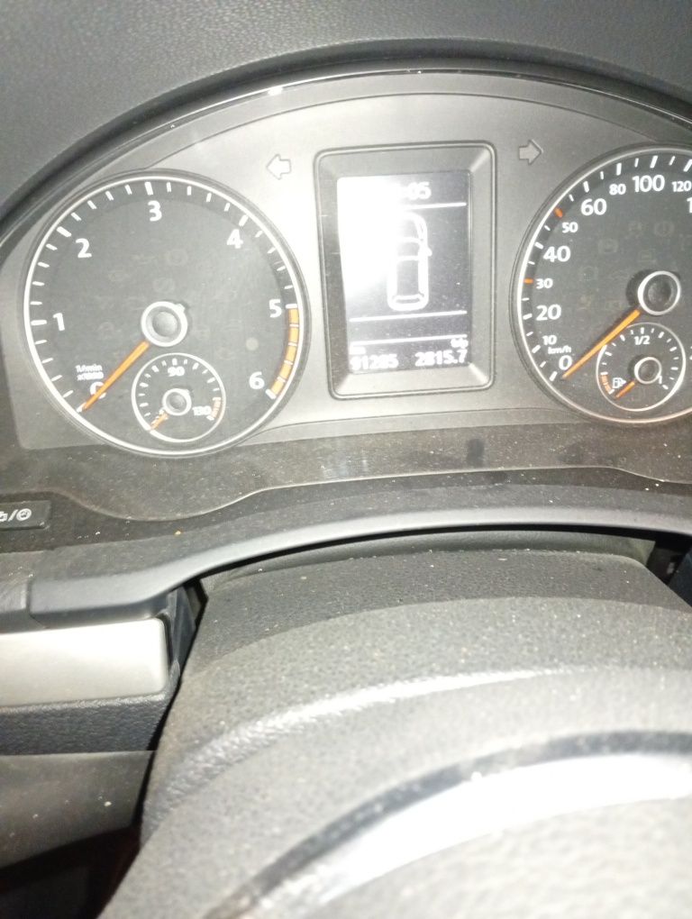 VW Scirocco 2.0 TDI Sport DSG (90mil km apenas))
