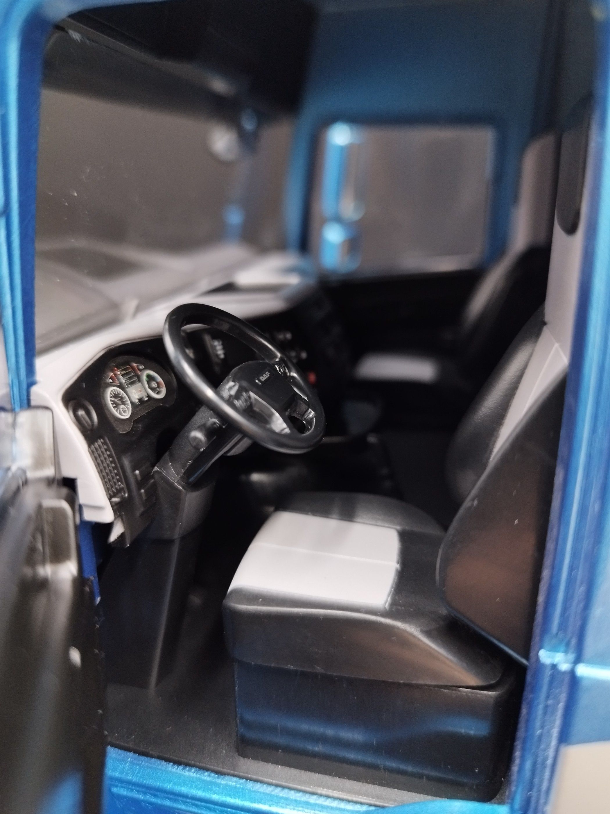1:18 Premium ClassiXXs 2018 DAF XF Space Cab Light Blue  model nowy