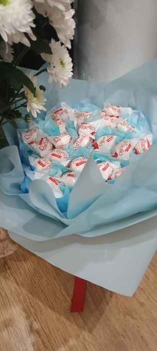 Оригінальний Букет з Цукерок "Raffaello" - Ідеальний Подарунок!